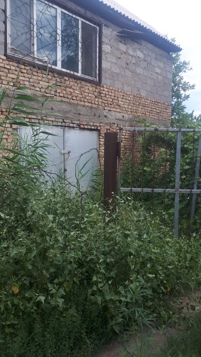 Продам или поменяю двухэтажную дачу.в ближайшем пригороде.