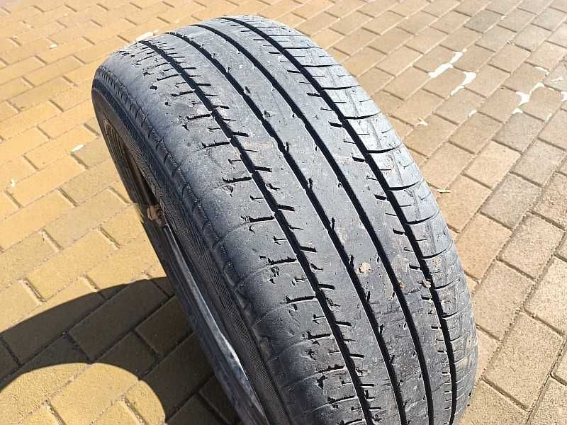 ОДНА шина 215/55 R17 - "Yokohama dB decibel E70" (Япония), летняя.