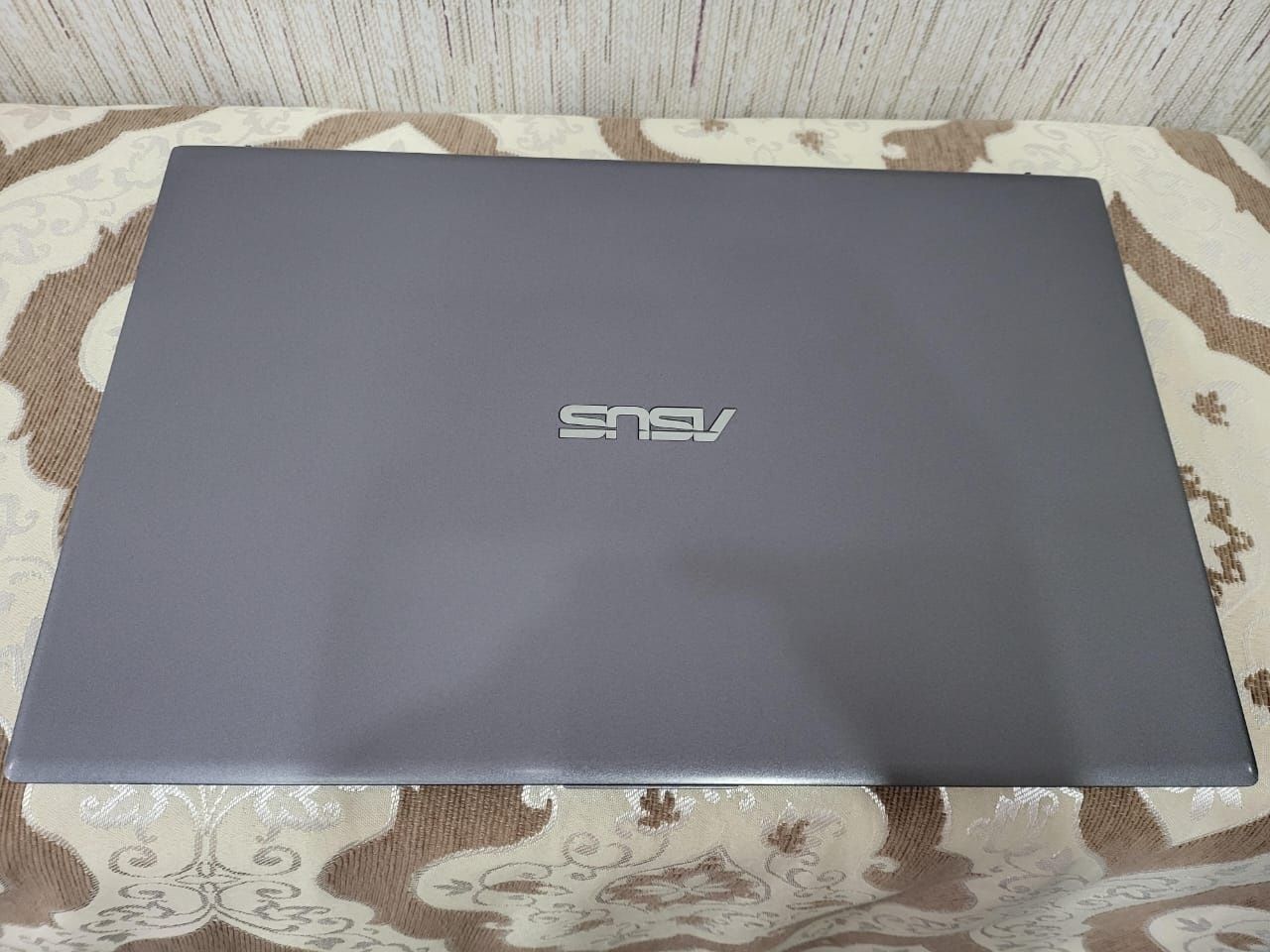 Продам  четырёх ядерный современный ноутбук Asus