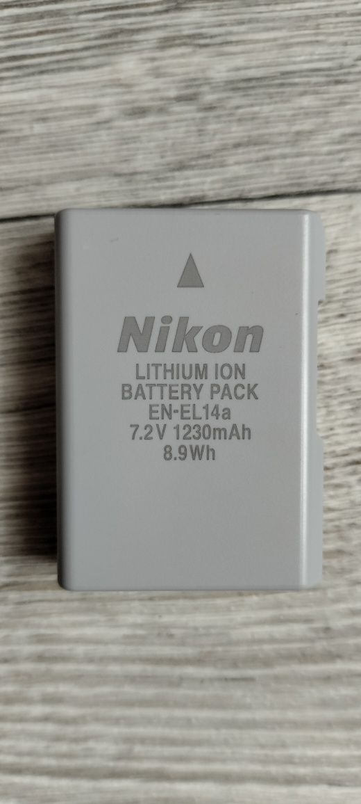 Продам Nikon D3300 kit