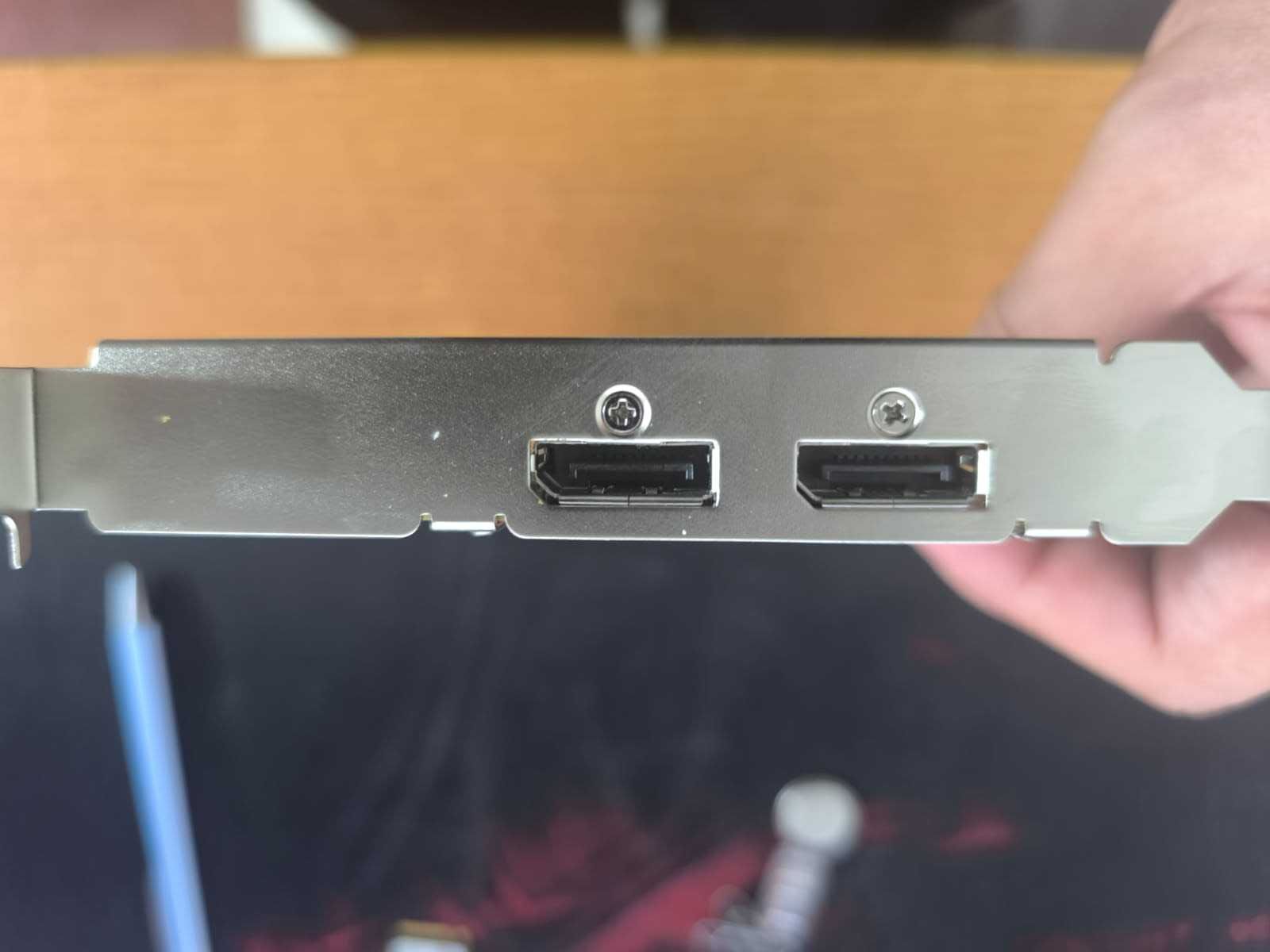 Видеокарты AMD Radeon 550 память 2ГБ, 2 х Display Port. Количество.