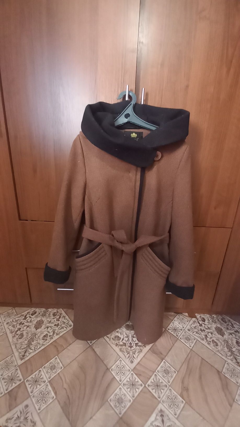 Продам тёплое пальто на весну, осень