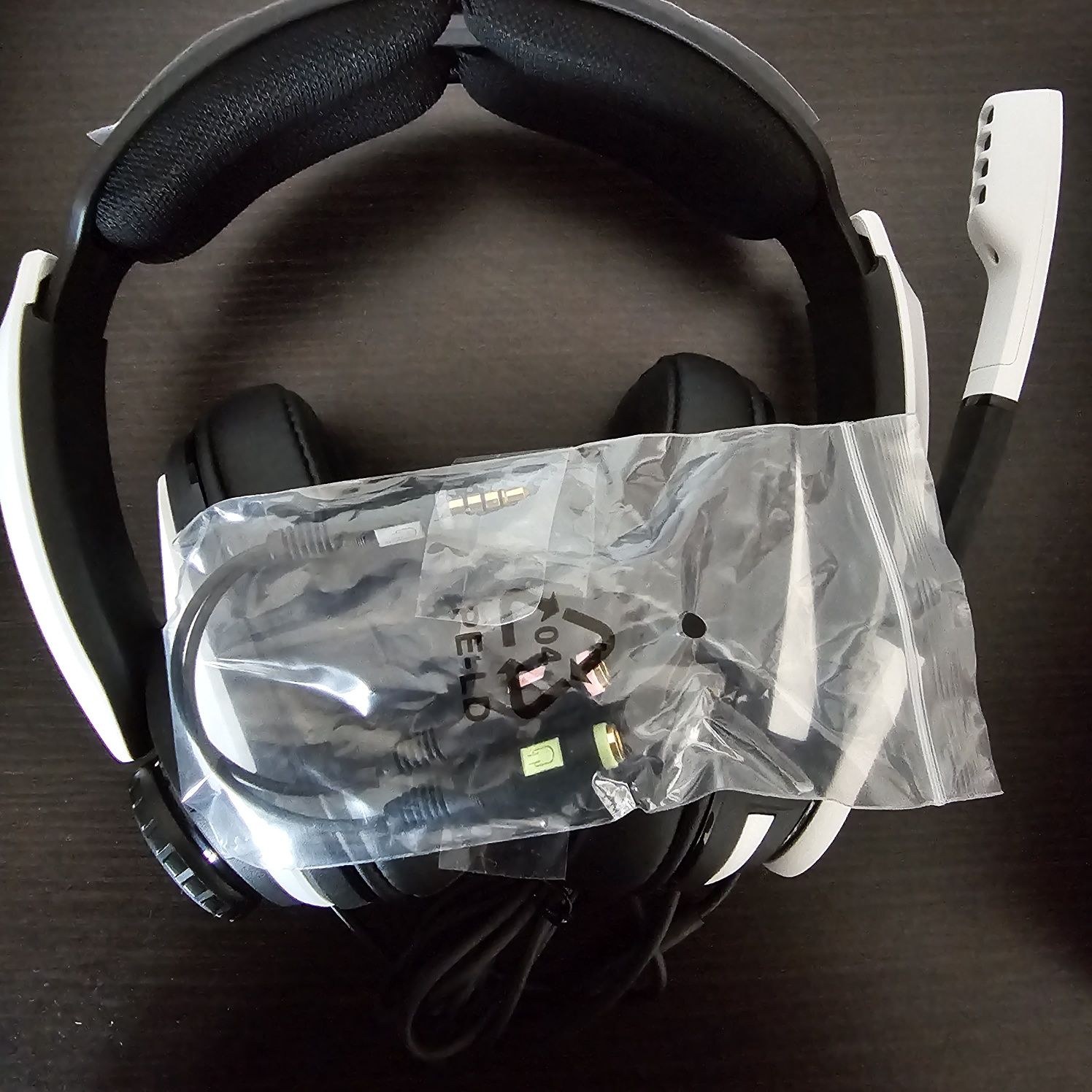 Продам новые наушники SENNHEISER GSP 301
