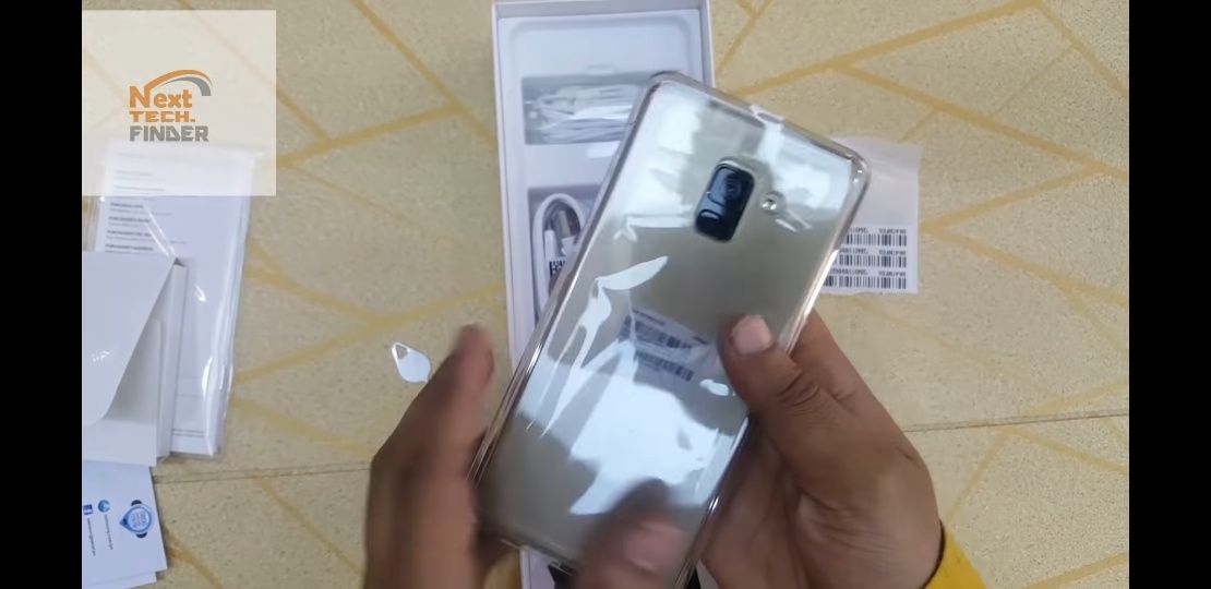 Смартфон SAMSUNG А8+ коробка документы защитка чехол в идеале