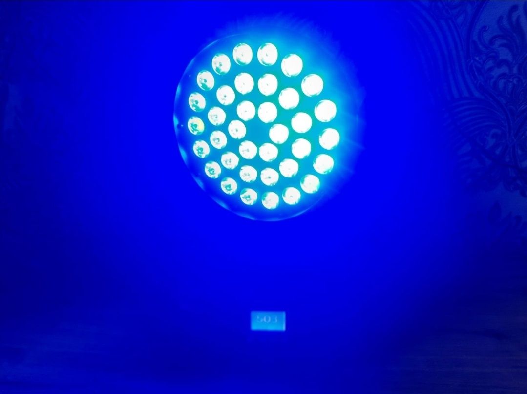 Продам вращающаяся LED прожектор, вращающаяся голова (идеал)