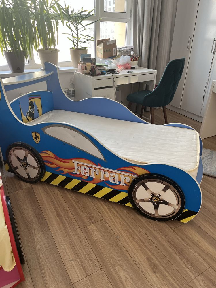 Продам кровать с матрасом