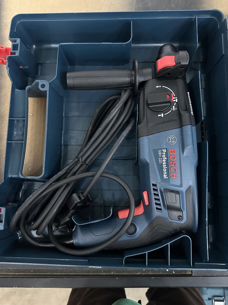 Перфоратор BOSCH