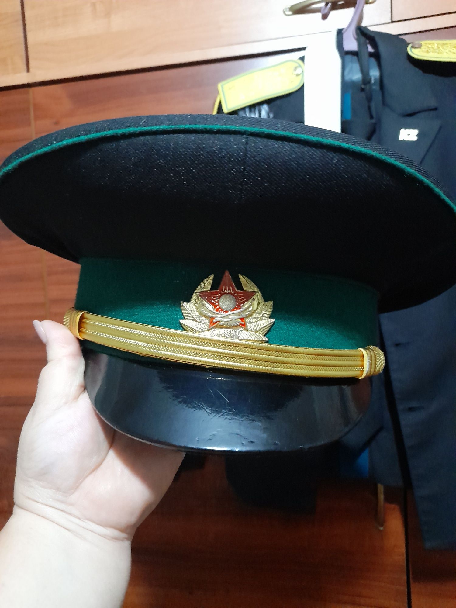 Продам парадный китель  черного цвета для кадетского класса. В хорошем
