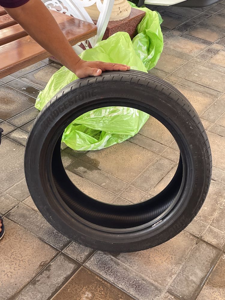 bridgestone 235/r18