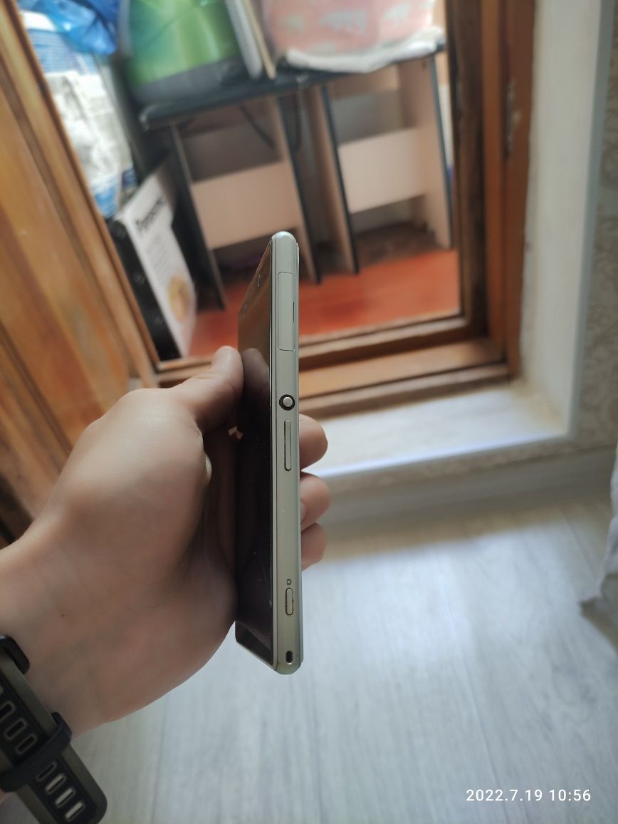 Продам смартфон sony сони