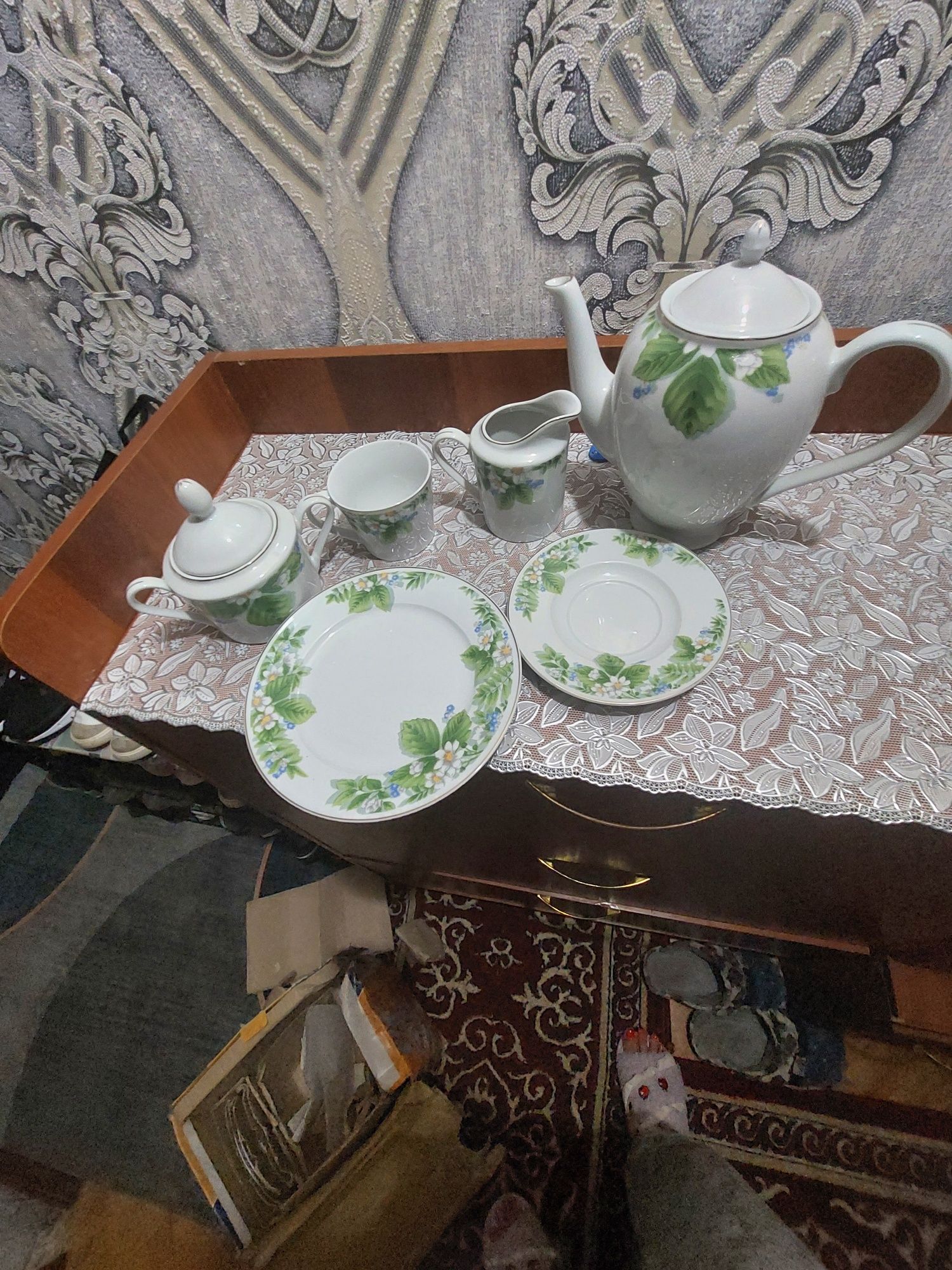 Продаю красивый, фарфоровый, новый сервиз.