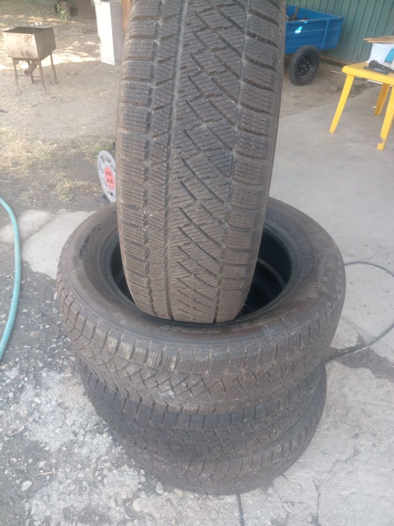 Продаются шины почти новые!!