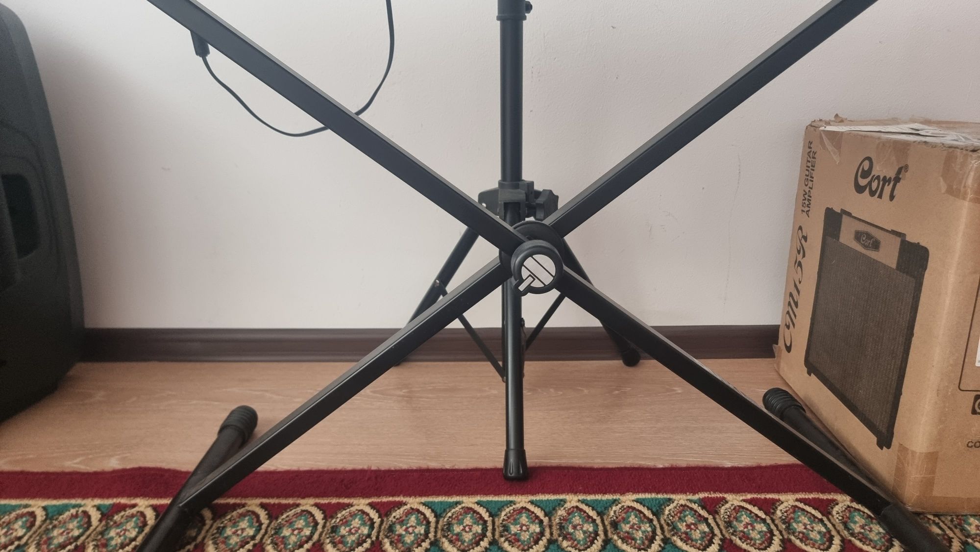 Продаю Roland ds88 Juno