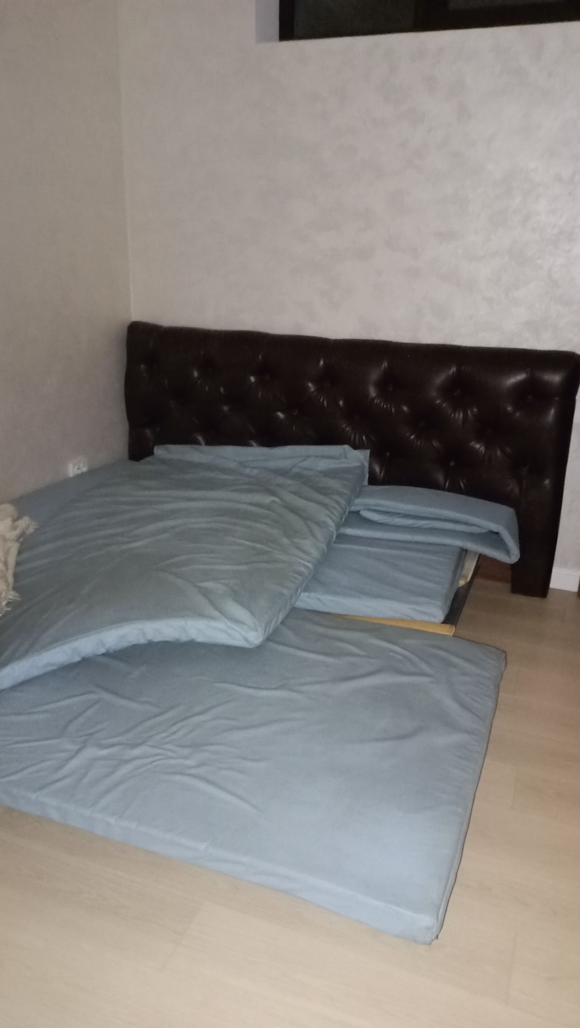 Спальный кровать