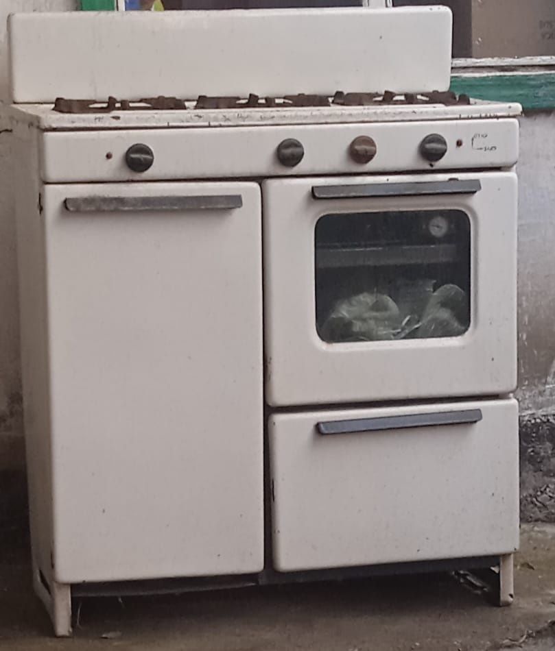 Продам    газ плиту