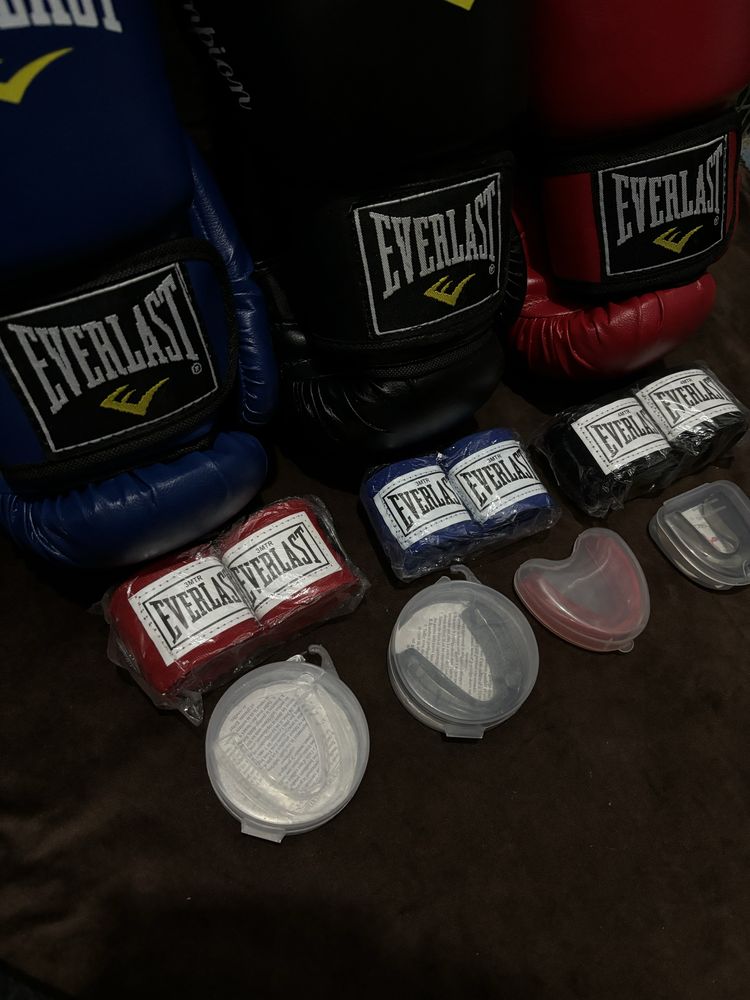 боксерские перчатки шлем лапа бинт капа Everlast