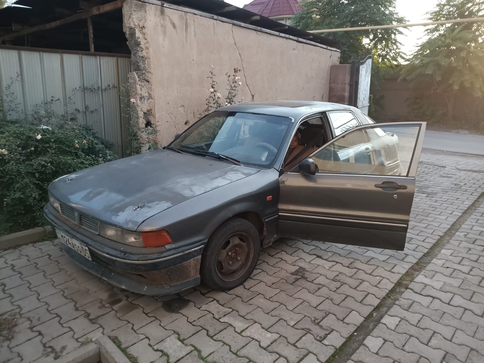 Mitsubishi galant
