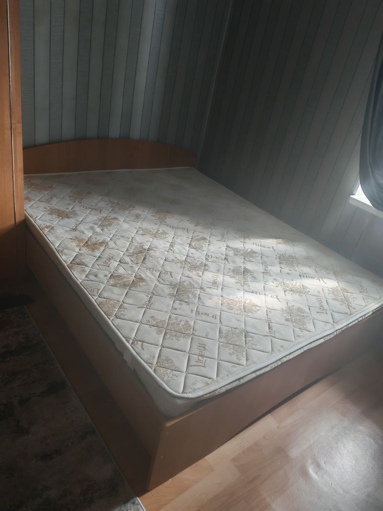 Продам кровать б/у