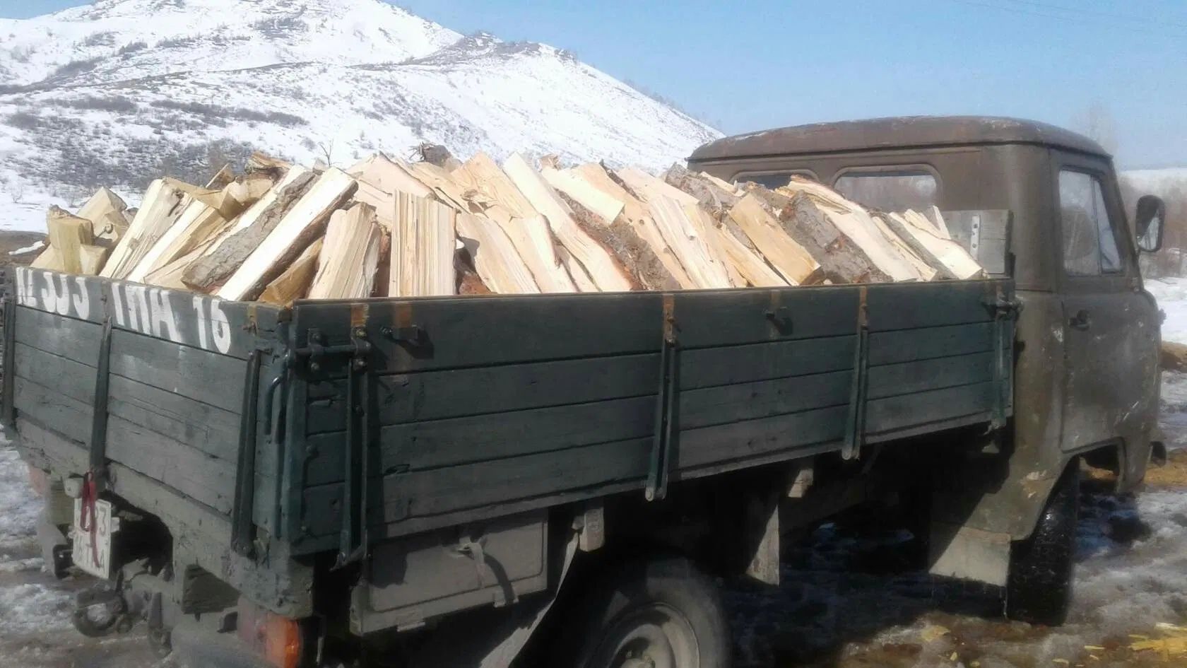 Дрова швырок машина УАЗ ии мешками