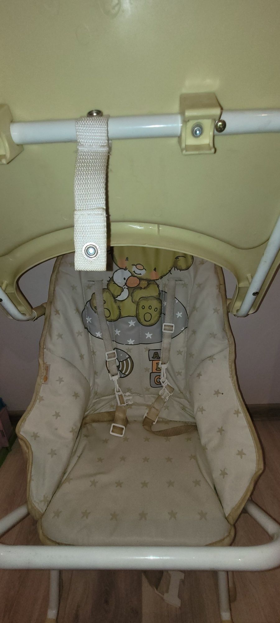 Продам стульчик для кормления, пользовались совсем не много,