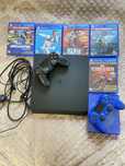 Продам PS4 в хорошем состаяни