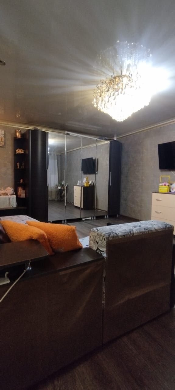 Продам 1 комнатную квартиру на Есенберлина.