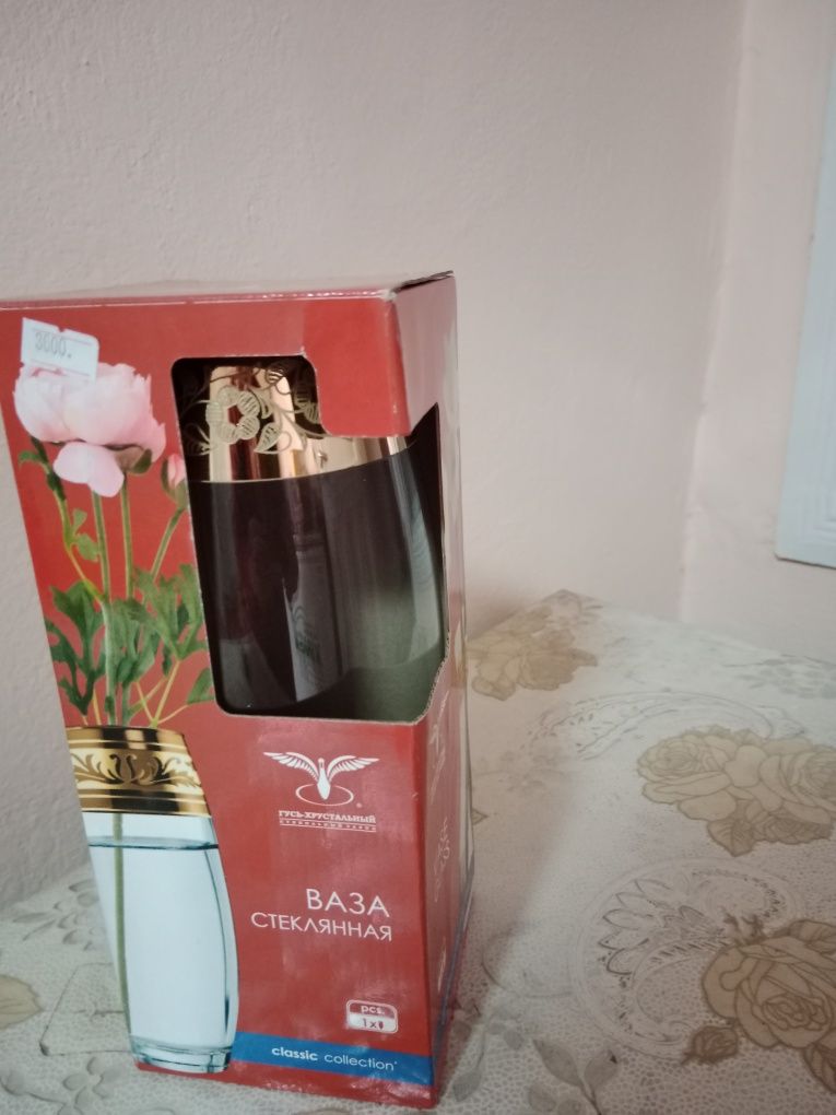Продам стеклянную вазу