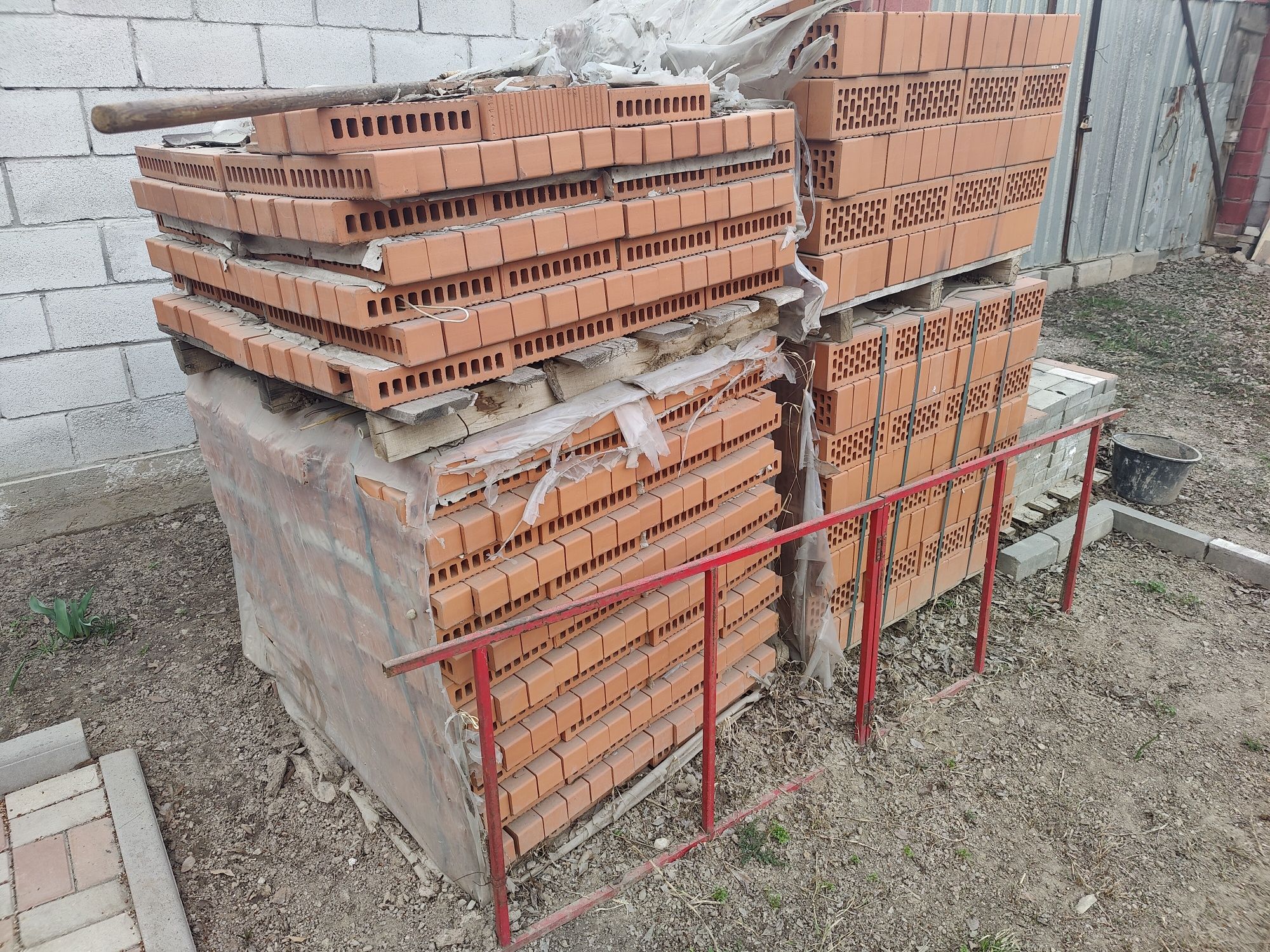 Продам кирпич облицовочный Россия