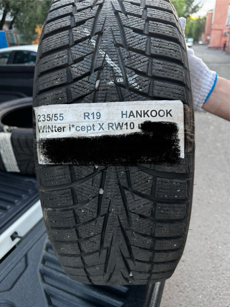 Продам комплект зимних шин R19 (липучка)