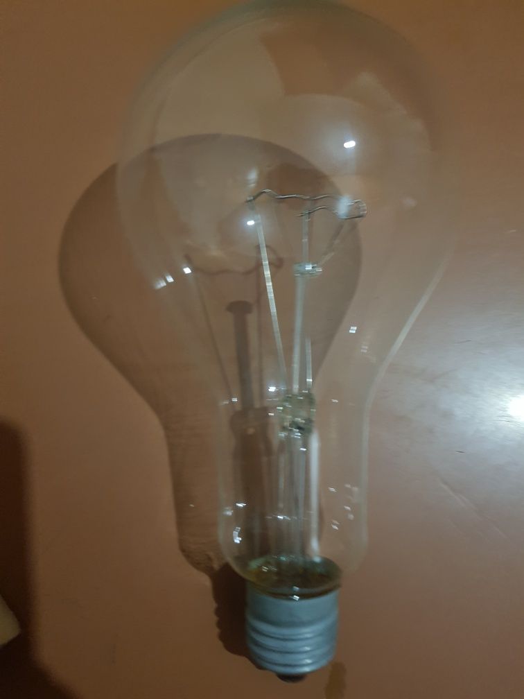 Лампу накаливания продаю