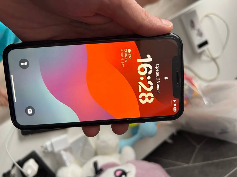 Iphone xr 64/82%