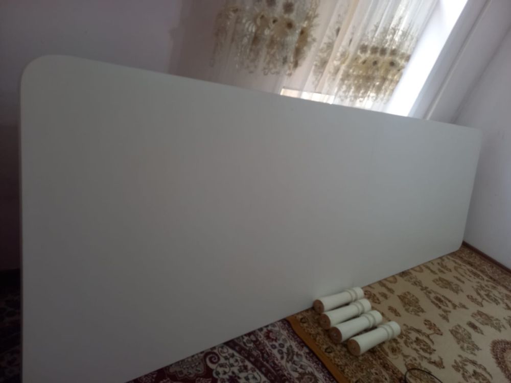 продается стол для гостинной