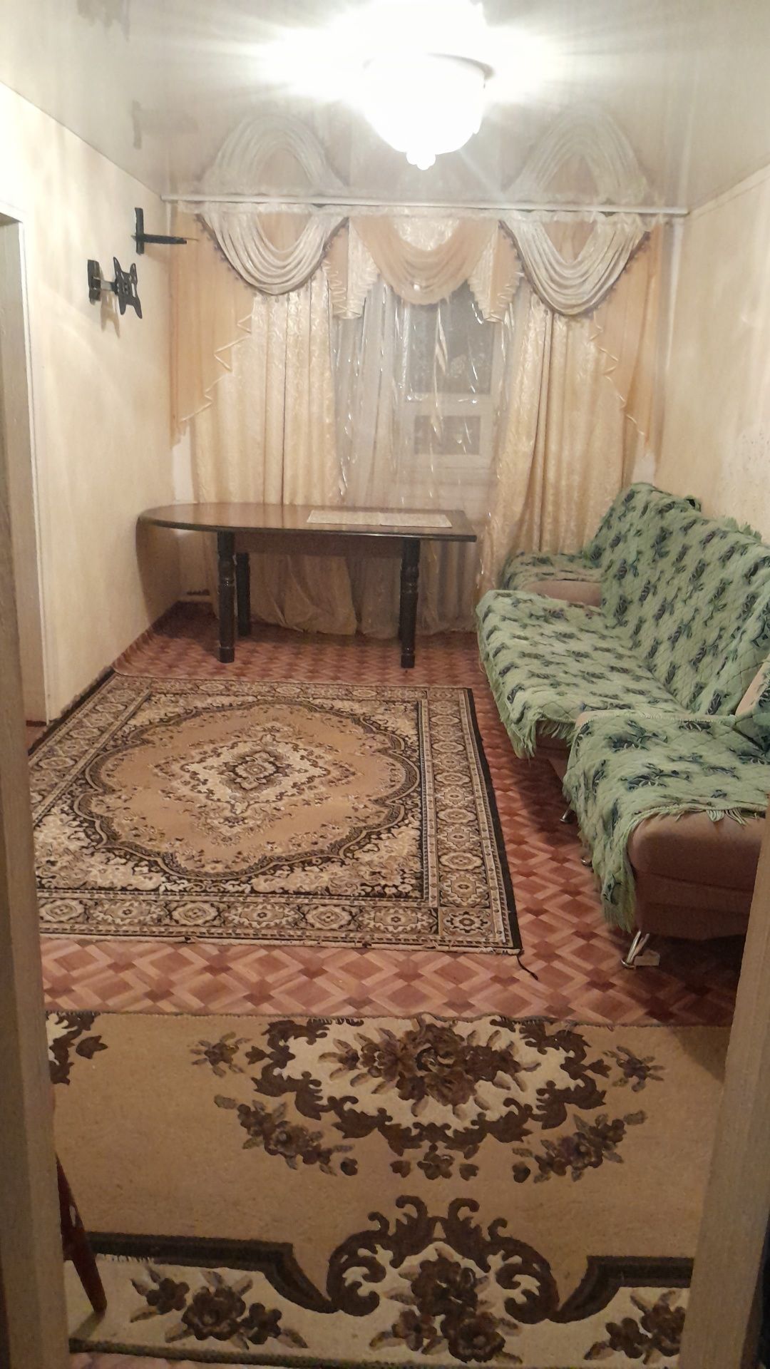 Продаётся кирпичный (красный кирпич покрытый силикатным кирпичом )