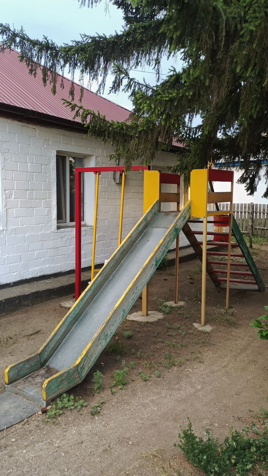 Горка с качелей для улицы