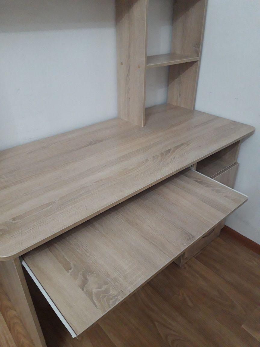 Стол для компьютера, для уроков
