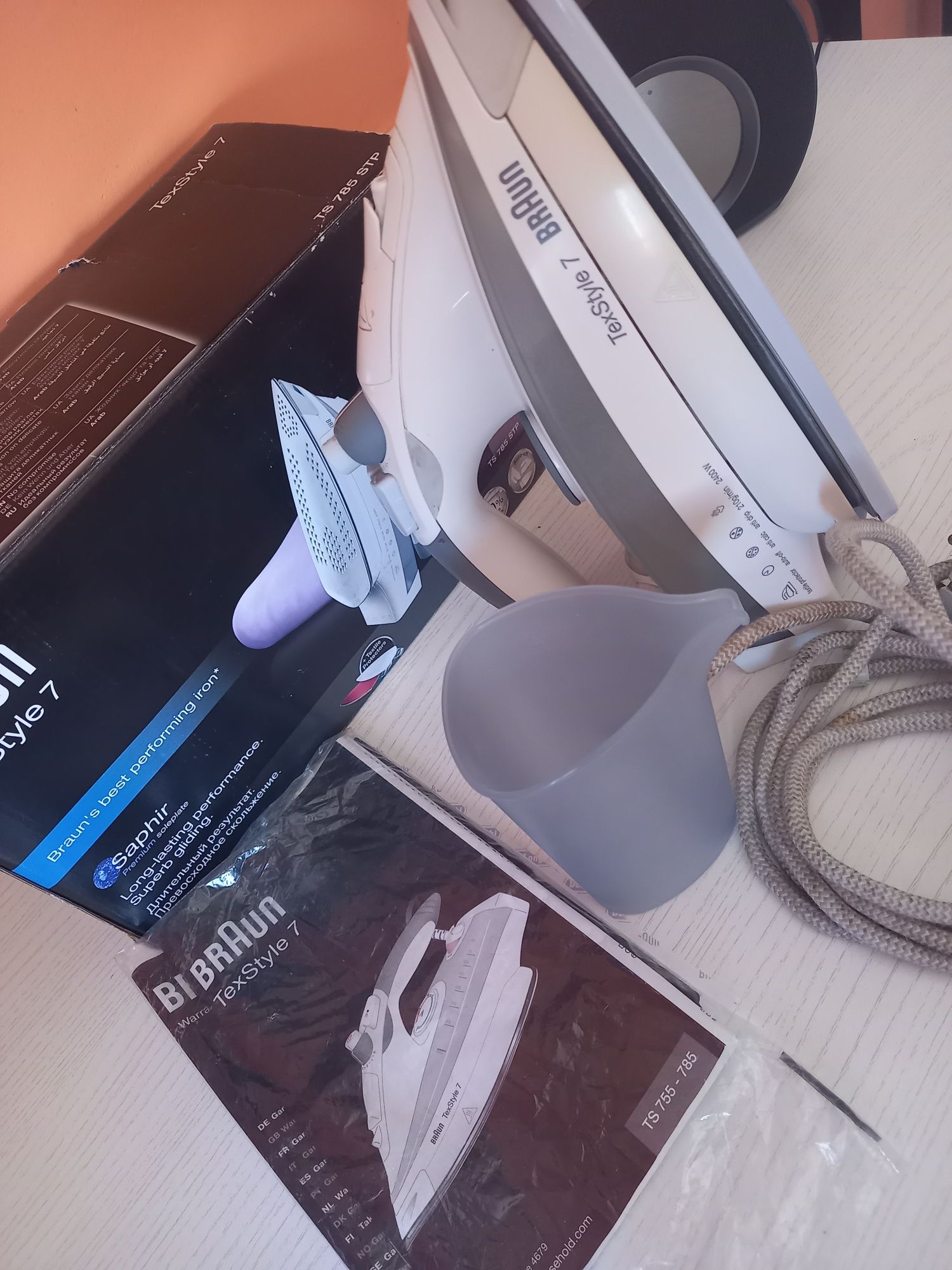 Продаю утюг "BRAUN'",в  отличном   состоянии.