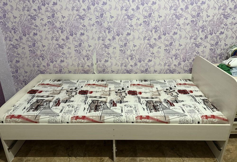 Срочно продаю б/у 3 кровати:односпальная и две двуспальные