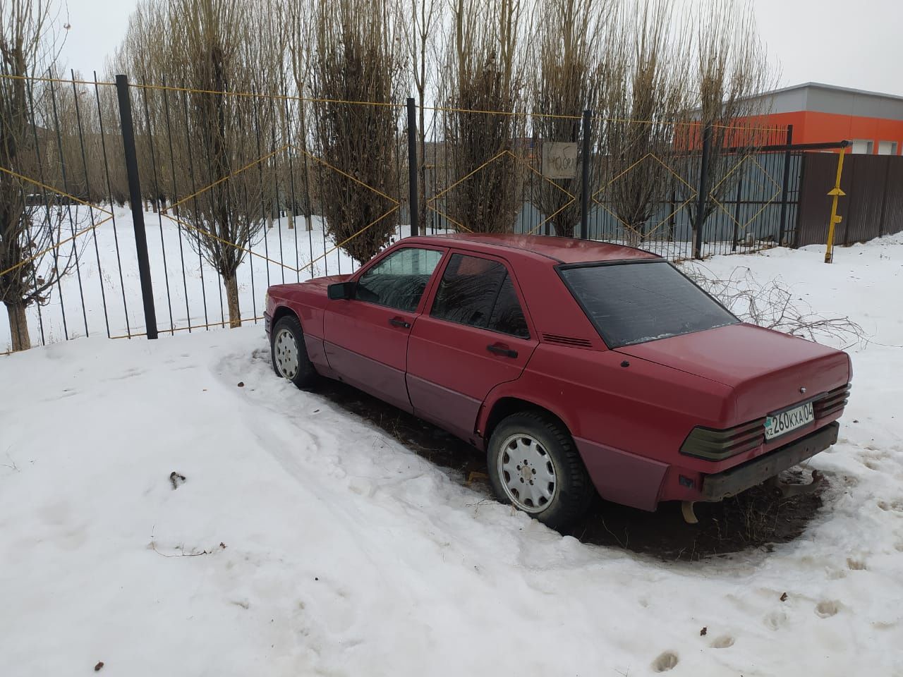 Мерс 190  год 1990  объем 2  ка бензин. Состояние хорошее