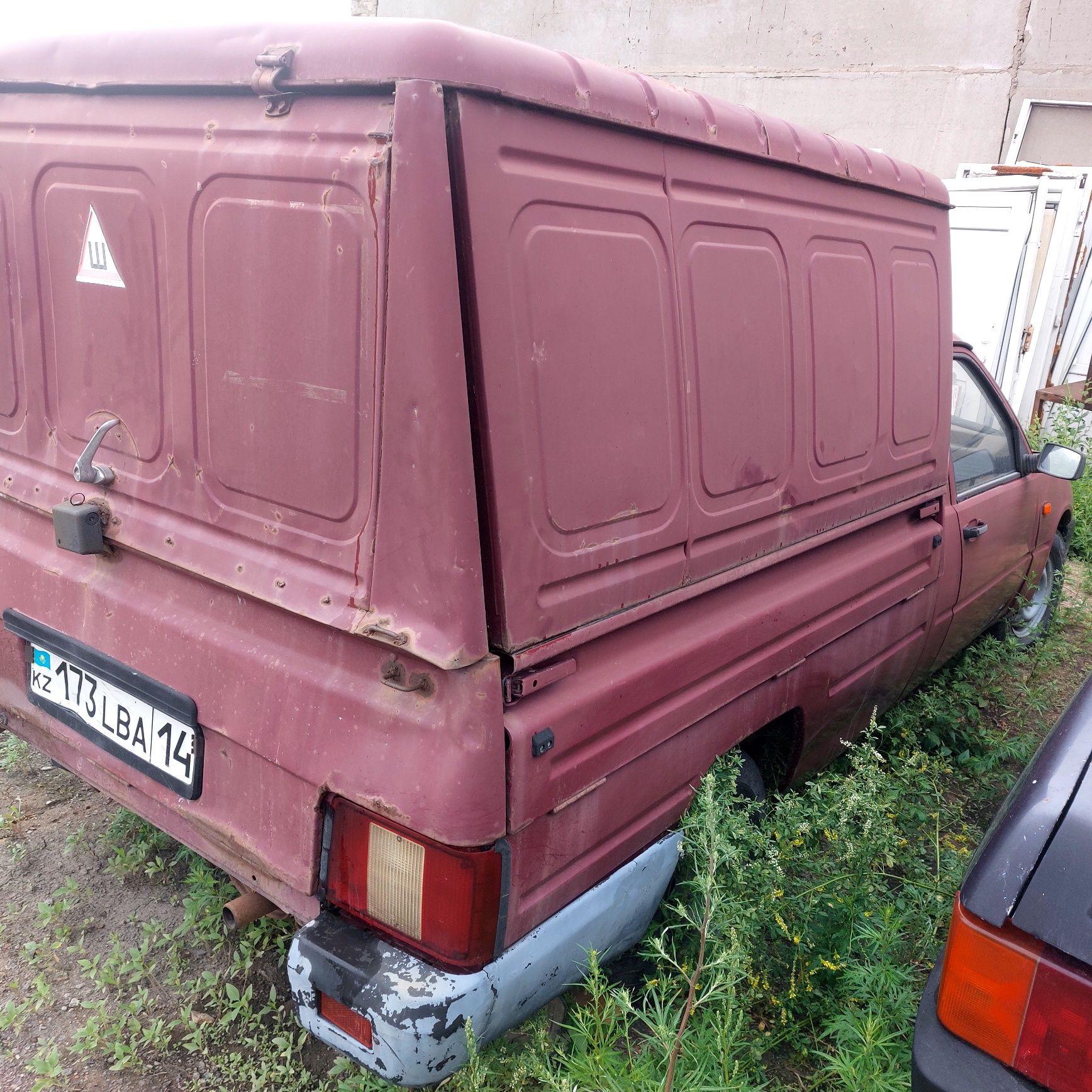 Продам пирожковоз иж ода 2003г