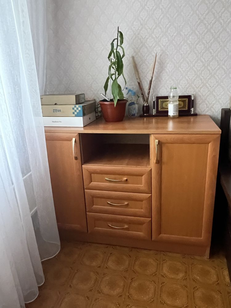 Угловой шкаф и комод