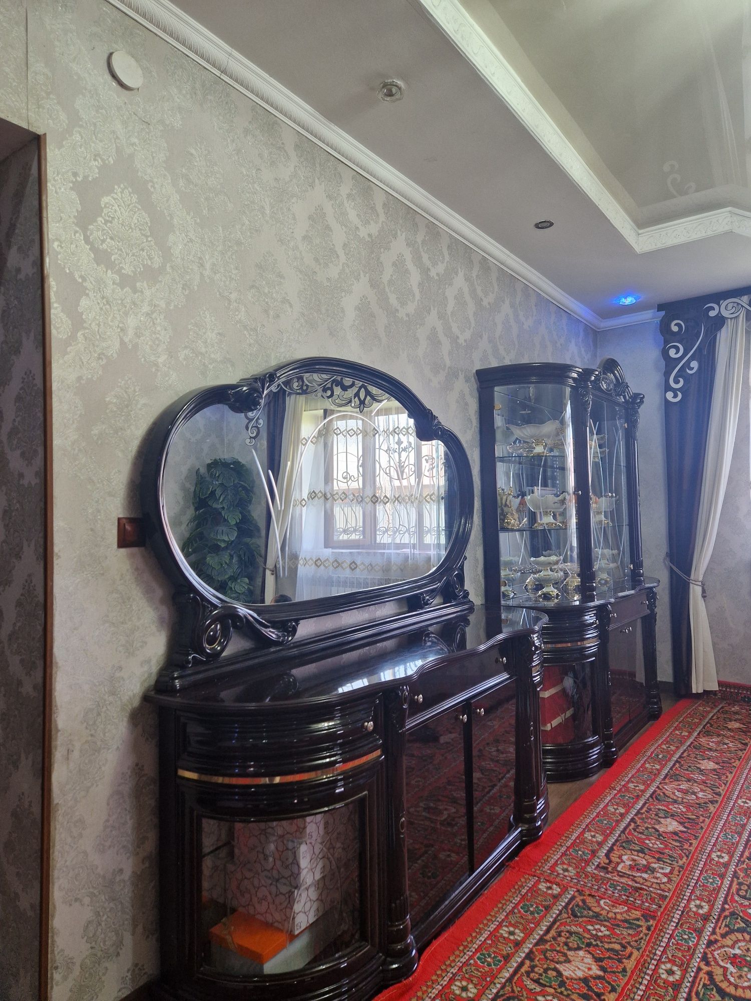 Сервант хороший состояние