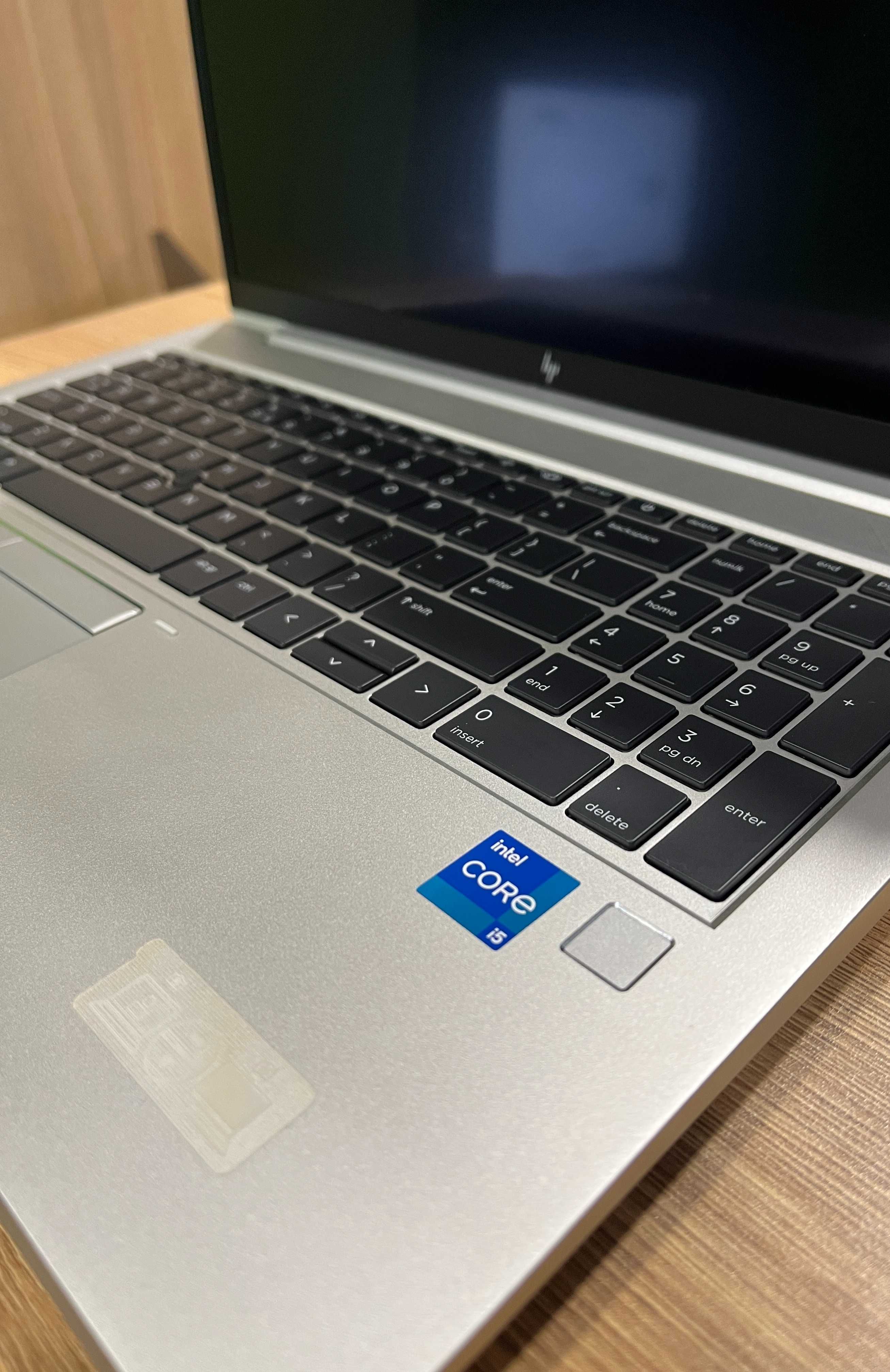 HP Elitebook 840 G8. Core i5-1135G7 1.2/4.2 GHz. 8/256 GB
