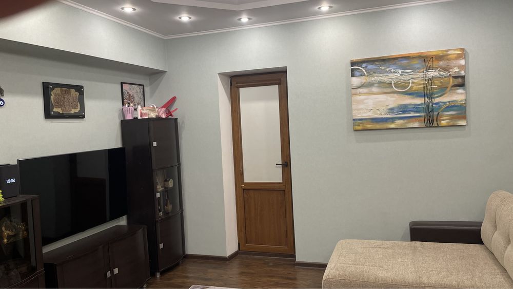 Продам трехкомнатную квартиру в Самал 1