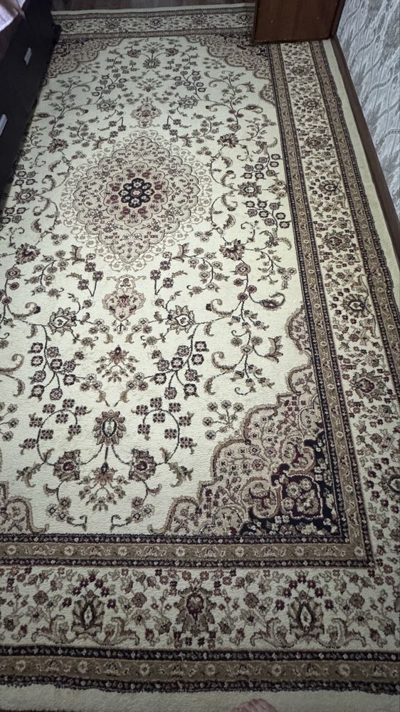 Ковер 4х2.50 м, мягкий в хорошем состоянии