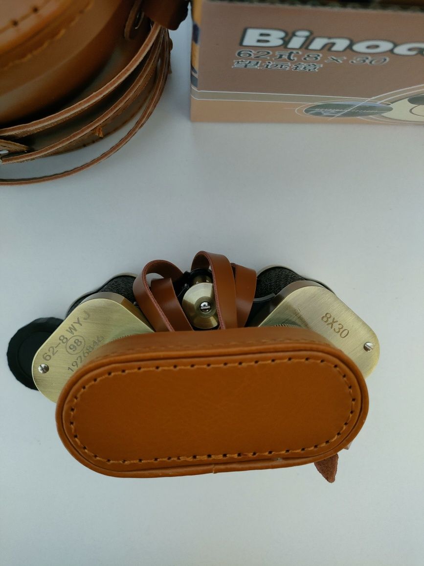 Бинокль фирмы "Binoculars" хорошего качества.