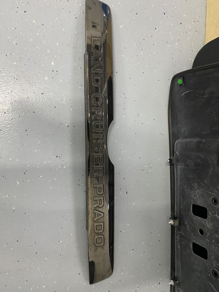 Подномерник Toyota Land Cruiser 150