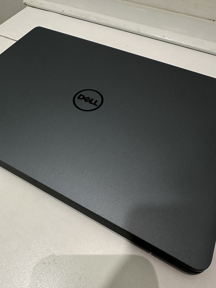 Ноутбук Dell Vostro 15. Идеальный ноутбук для офиса, работы и учебы