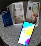 Смартфон Samsung Galaxy A71 в отличном состоянии.