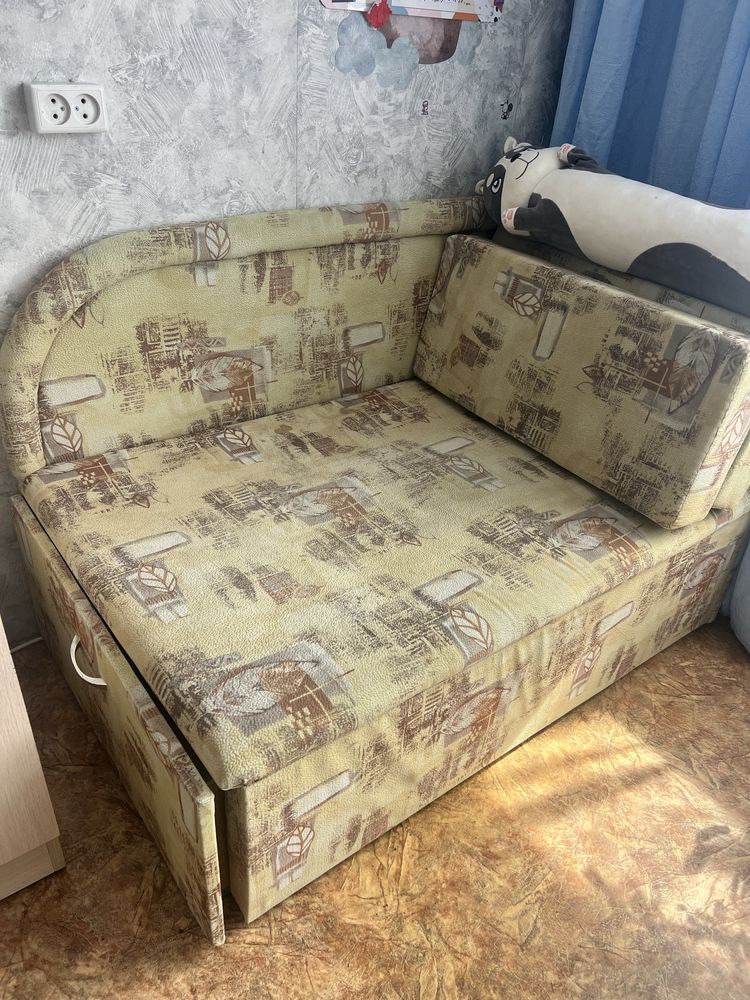 Продам подростковый диванчик