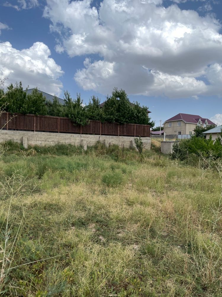 Продам участок с фундаментом и воротами